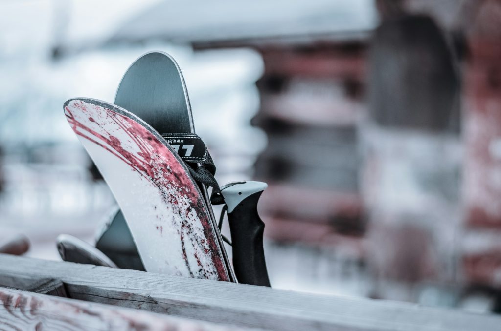 wintersport accessoires stokken rugzakken lawine-uitrusting skins